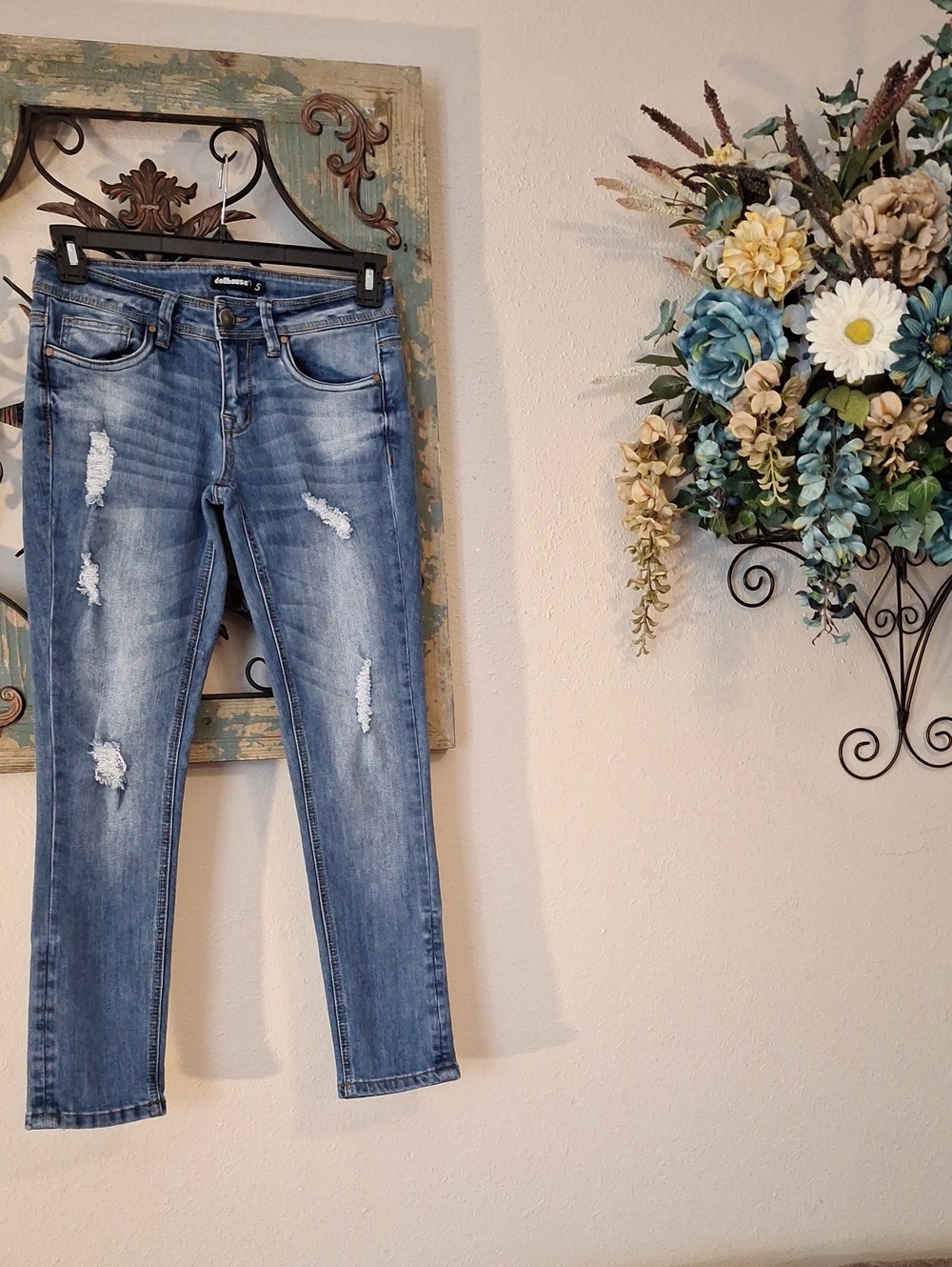 🔥🔥CLEARANCE ITEM🔥Dollhouse Distressed Light Blue Cropped Skinny Jeans. Size 5